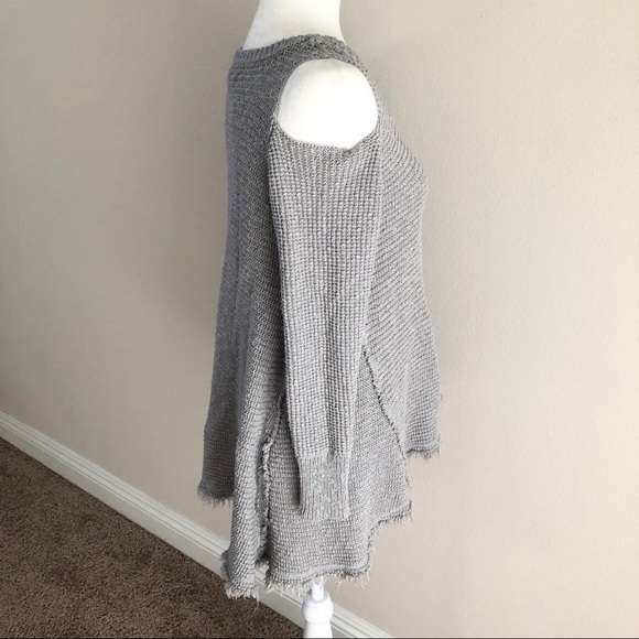 KAISELY cold shoulder frayed hem pull-over sweater - Picture 5 of 7